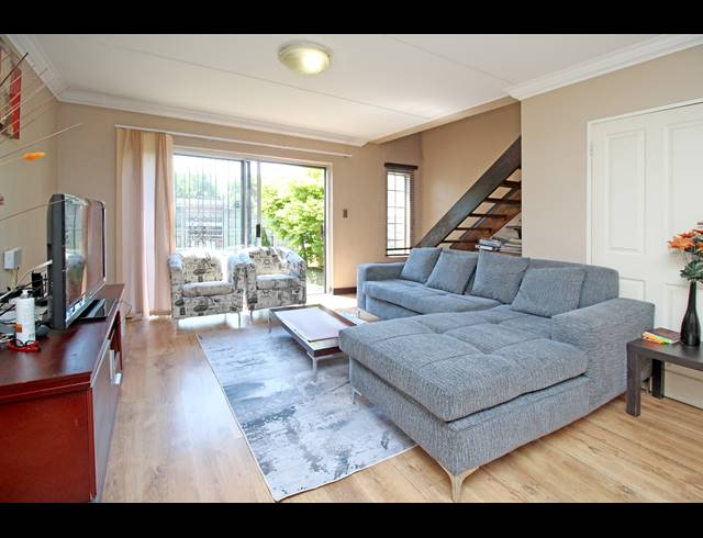 2 BEDROOM TOWNHOUSE FOR SALE IN NORTH RIDING